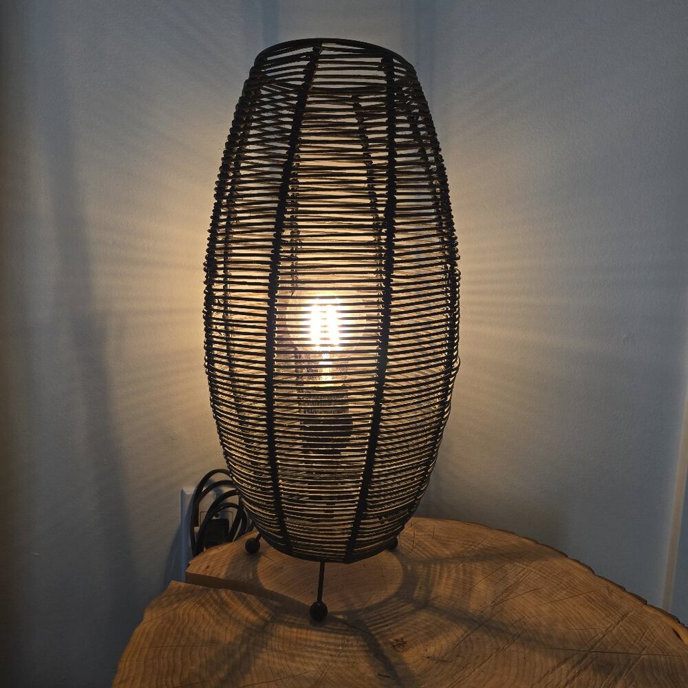 🔥 SOLD! Rattan table lamp with light bulb dark brown woven metal legs